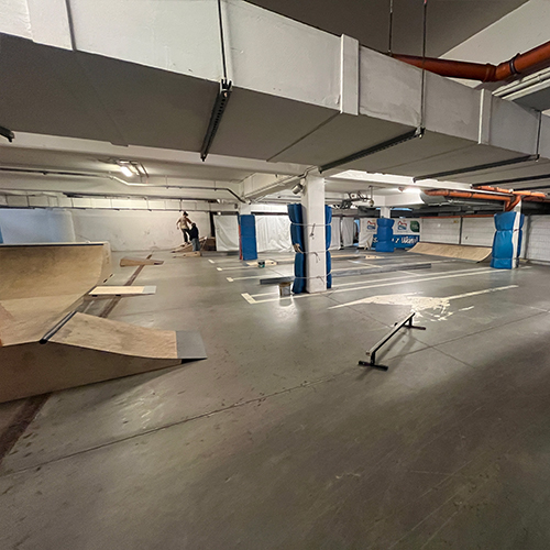 miejsce do nauki jazdy na rolkach w Olsztynie - Kryty Skatepark Aquasfera